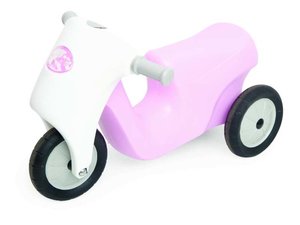 Roze scooter.