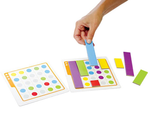 Zoek een lay-out. Een magnetisch puzzelspel Zoek een lay-out. Een magnetisch puzzelspel