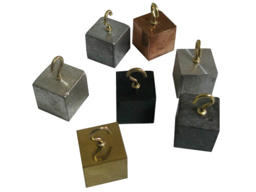 Blokjes van gelijke volumes en verschillende gewichten