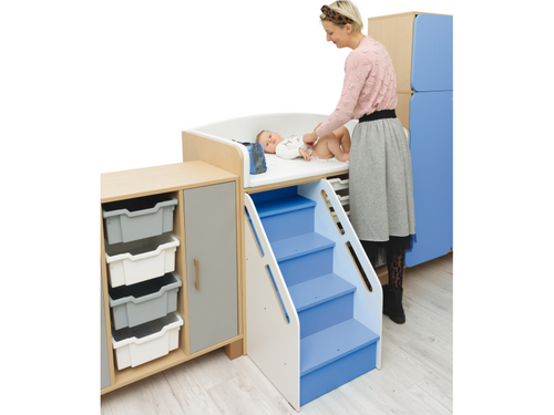 Aankleedmeubel met trap en aankleedmatras